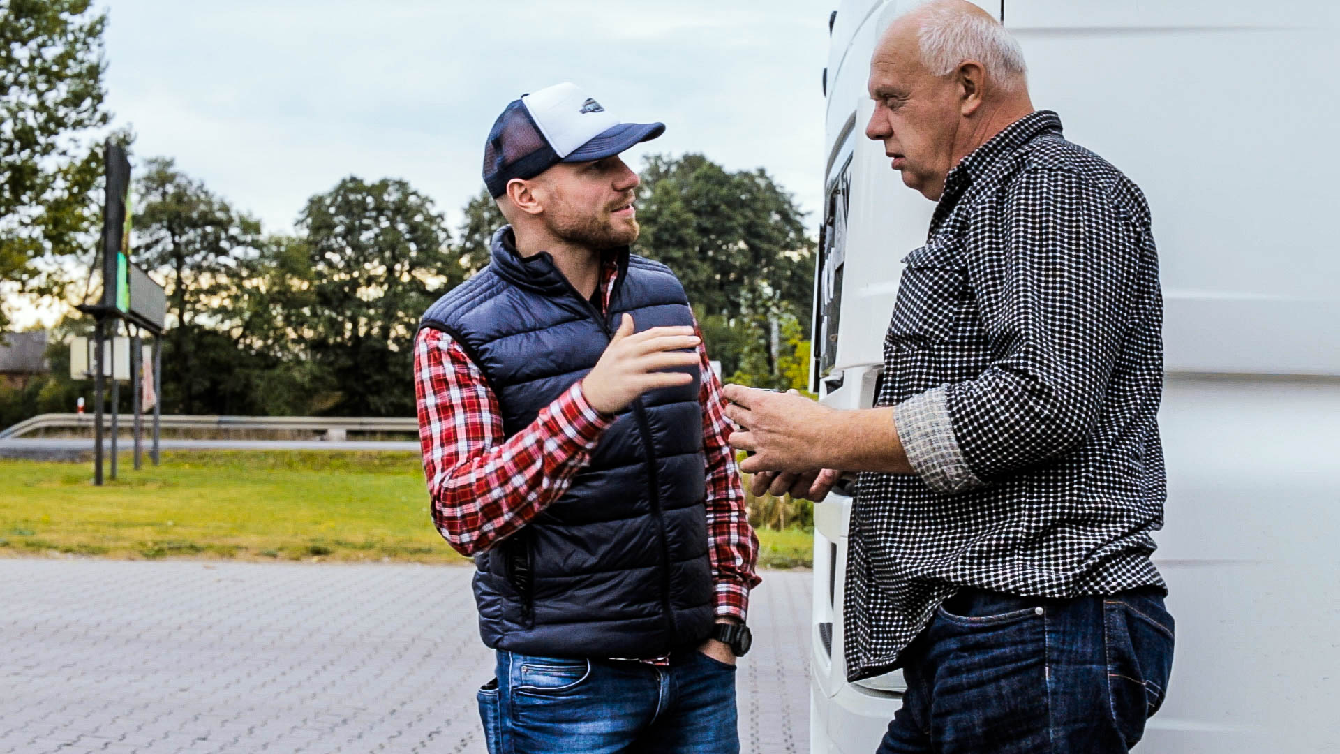 Kierowcy zawodowi zarabiają średnio o 17% więcej niż przed rokiem – raport wynagrodzeń